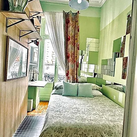 Le Salon Des Muses Bed & Breakfast